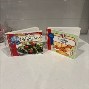 Gooseberry Patch Cookbook Set – Chicken Recipes (2007) & Light & Easy (2012)